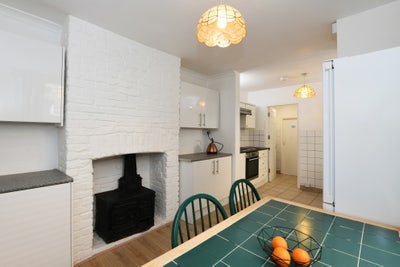 Very nice 2 x double beds houseshare near station Main Photo