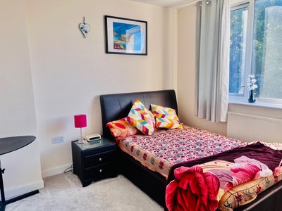ENSUITE Double room in a Clean & Modern House Main Photo