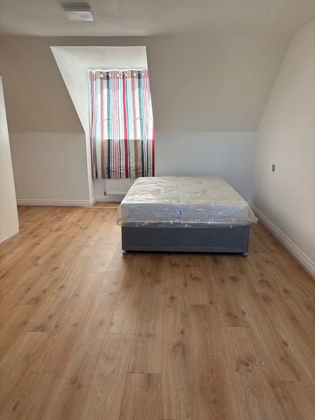 En-suite available in Oxley Park Main Photo