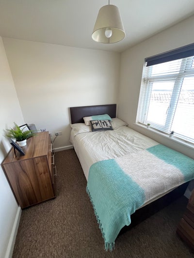 Friendly 🤗 Amenities 🛒 Parking 🅿️  Convenience 🚌 Main Photo