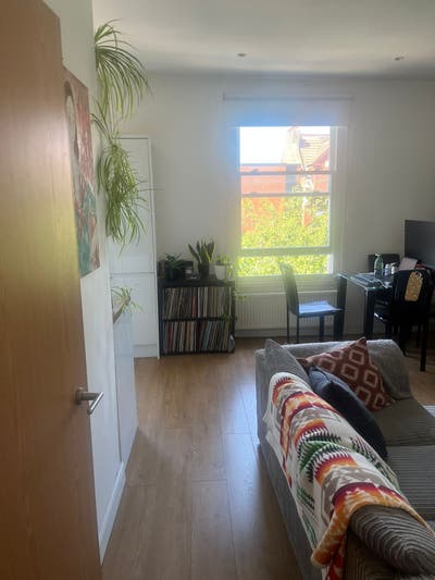 Bright Double Room + Private Bathroom, Kilburn Main Photo