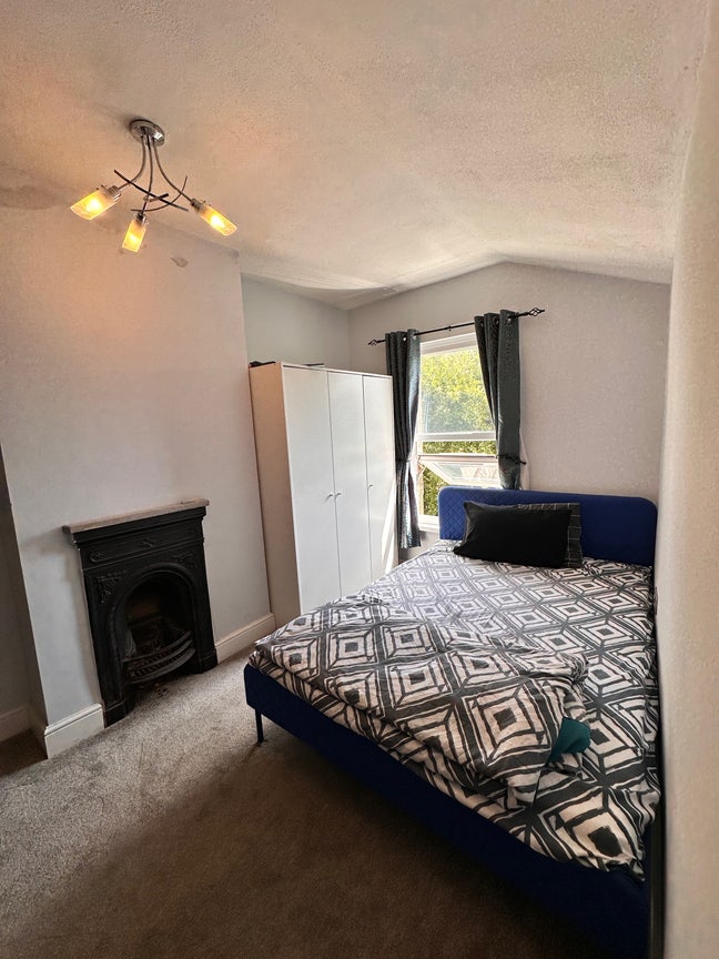 Bright and cozy single double room! Main Photo