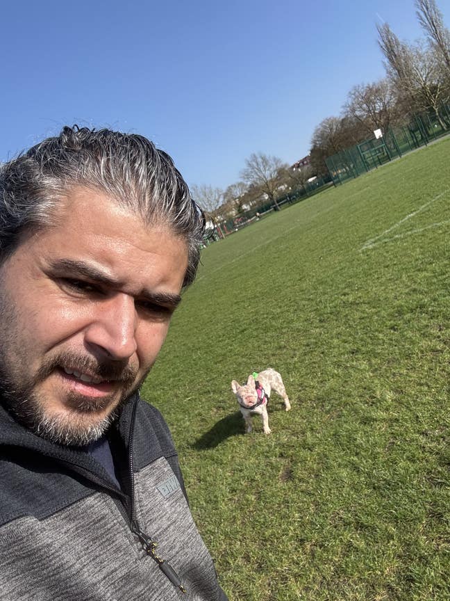 I am a professional male aged 43 I am lookin... Main Photo