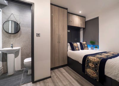 Recently refurbished ensuite room close to station Main Photo