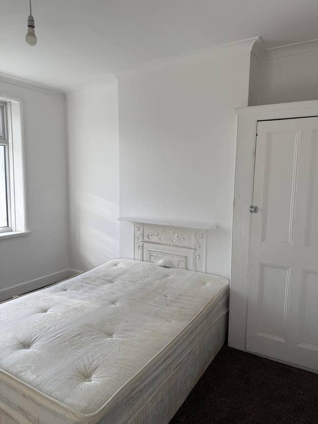 Furnished Double Room IG1 4TT Main Photo