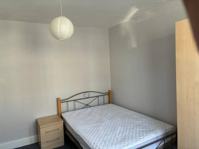 Double Room in Shared Clean House Main Photo