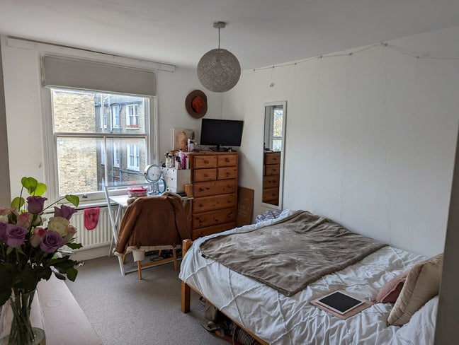 Top Floor Flat - SW4 - Clapham North Main Photo