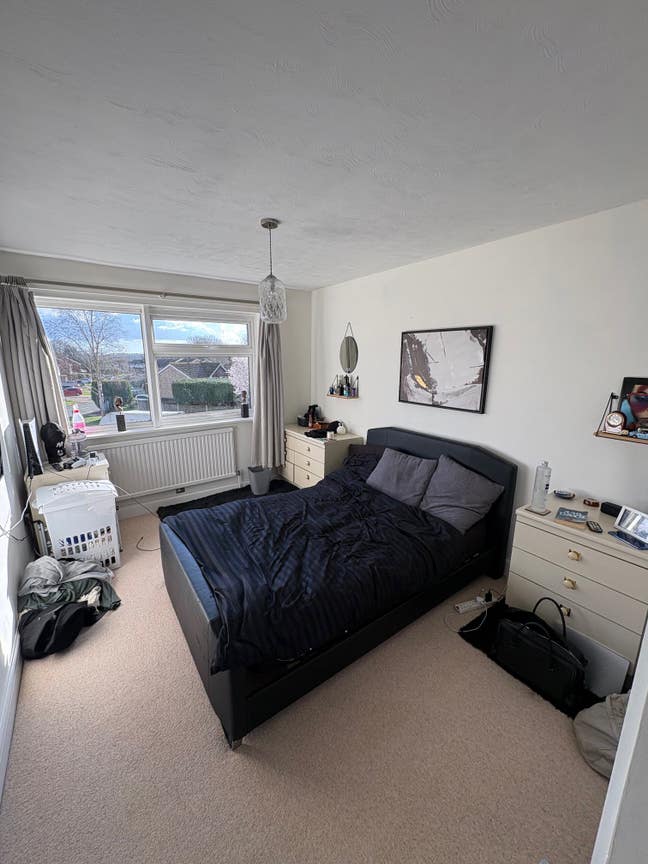 Spacious room to rent in Horsham Main Photo