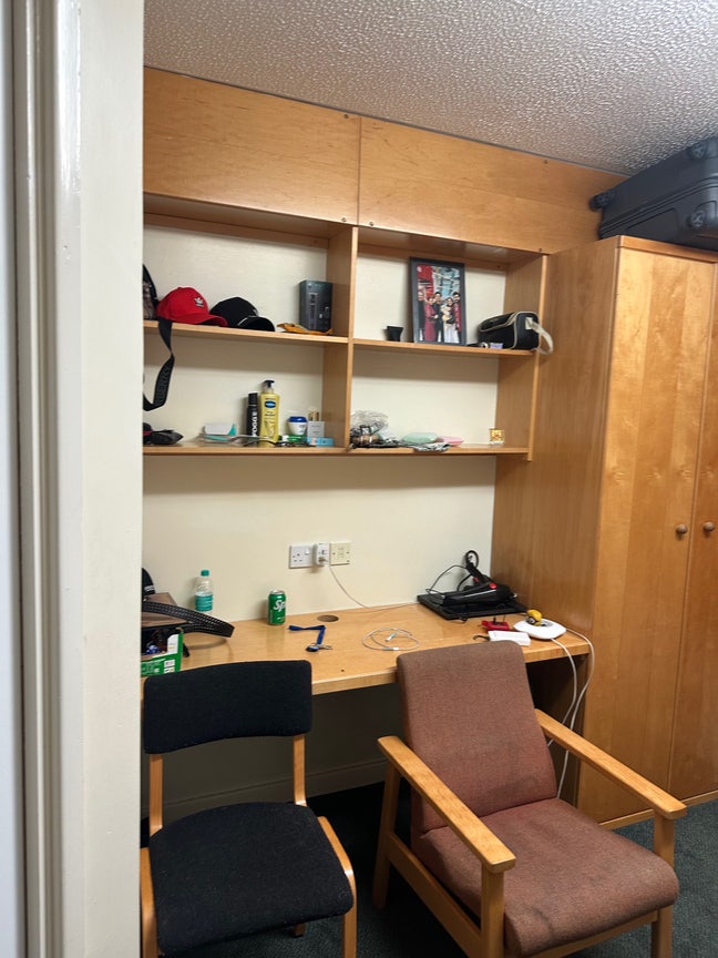 Ensuite room fully furnished attached bathroom Main Photo