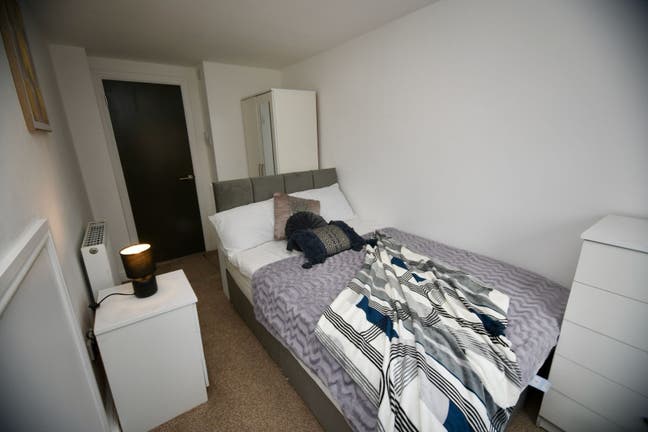 Beautiful Ensuite Room - Couples Welcome!  Main Photo