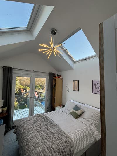 Double Room refurbished - Close to Train Station Main Photo