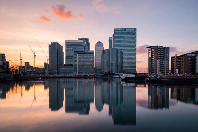 Stunning and Cosy House with Garden & Living Room Main Photo