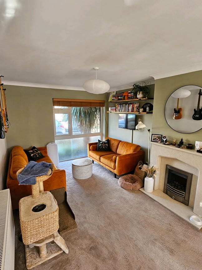 Double room in cosy mid-terrace house  Main Photo