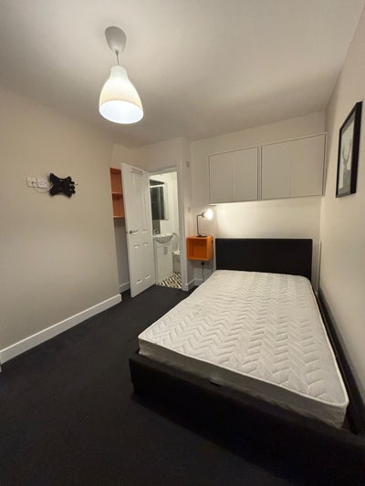 🩵 Beautiful En-Suite Room, Liverpool Road, Eccles Main Photo