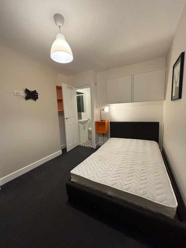 🩵 Beautiful En-Suite Room, Liverpool Road, Eccles Main Photo