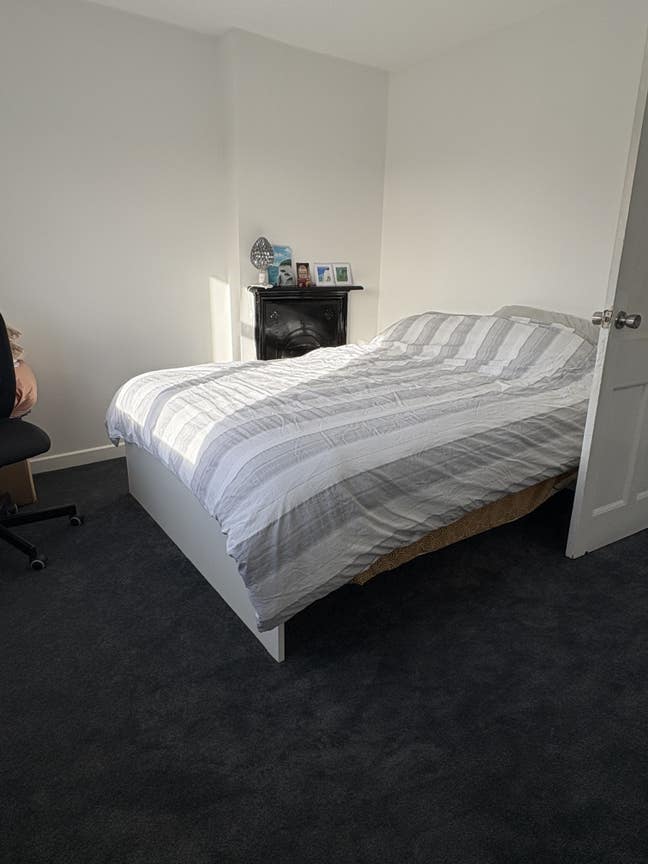 Double room in spacious house Main Photo