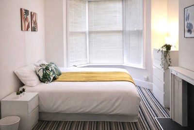 50% Off🔥City Center  Double Room ⭐ All Bills inc  Main Photo