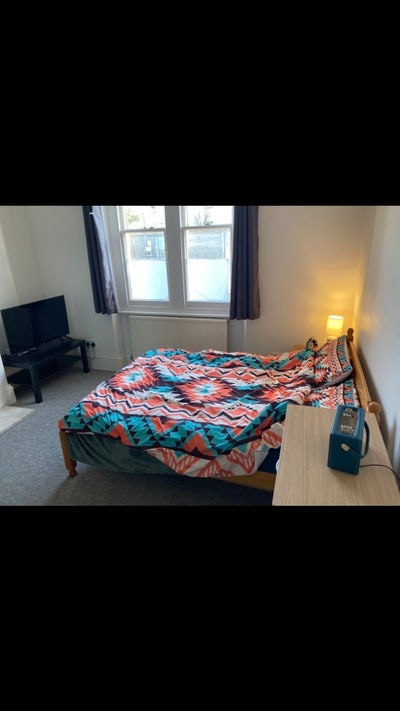 Room to rent - great house and location  Main Photo