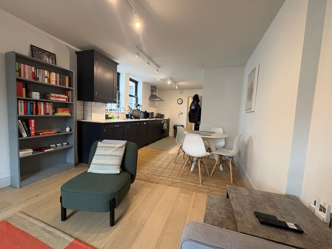 Newly refurbished flat to rent &pound;2300 pcm Main Photo