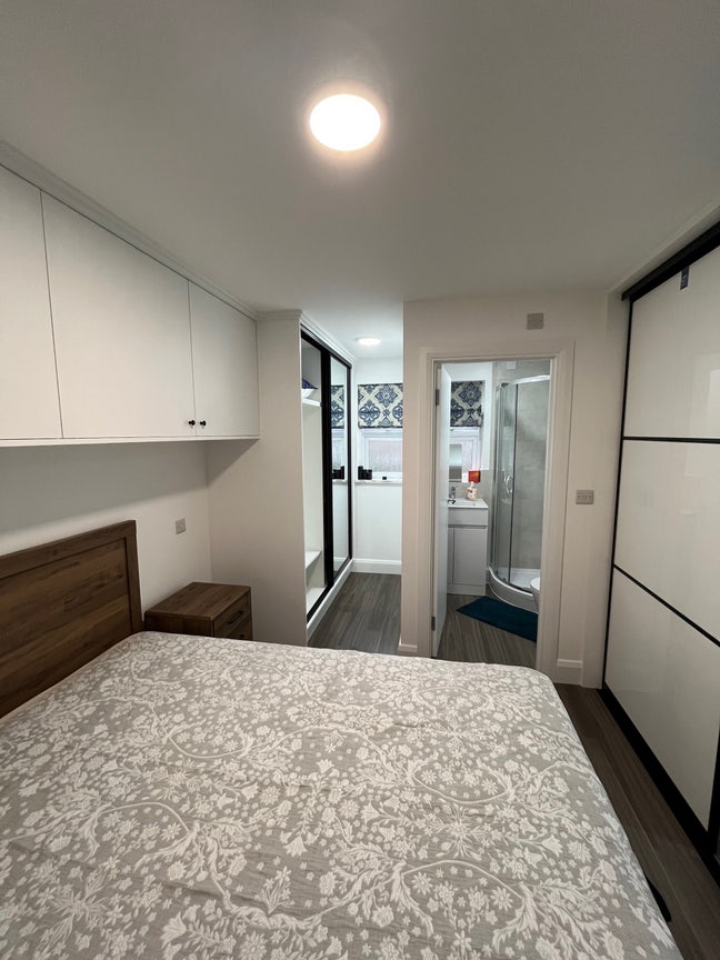 Newly Refurbished Studio Apartment  Main Photo