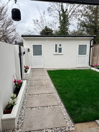 Studio Flat - 1 Bedroom  Main Photo