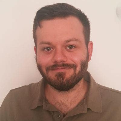 Professional looking to rent room Main Photo