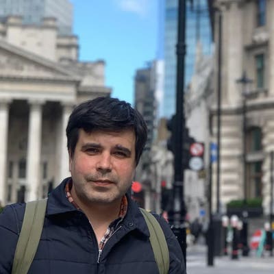 39yo quiet professional seeking en-suite room Main Photo