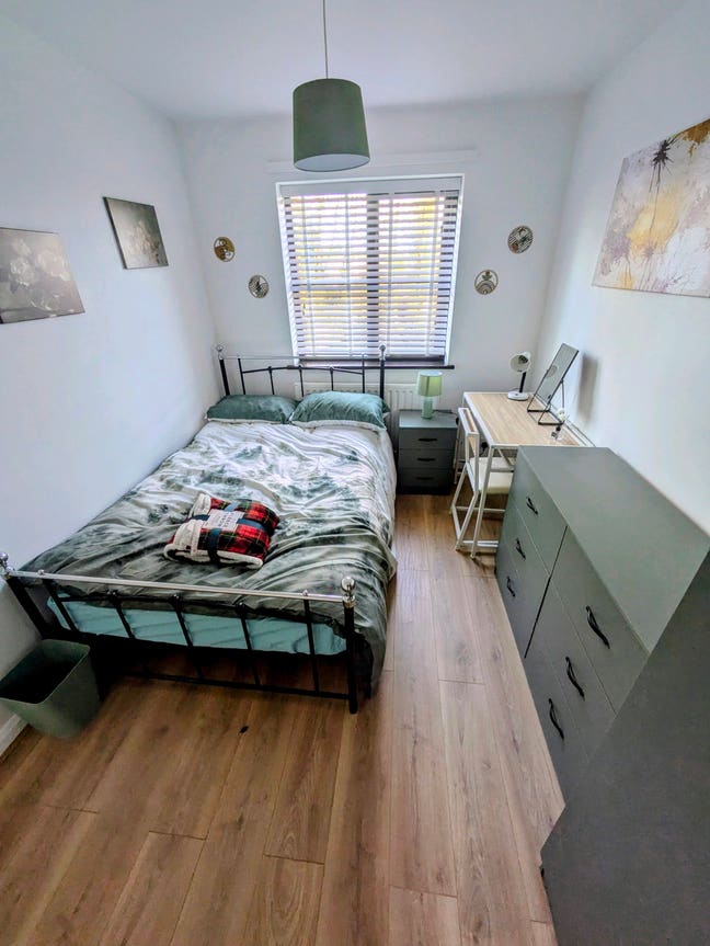 Newly decorated furnished double room in Bicester. Main Photo