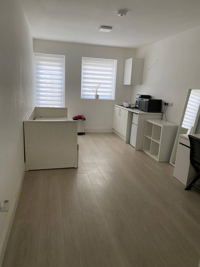 1 double bedroom- En-suite, own entrance & garden Main Photo