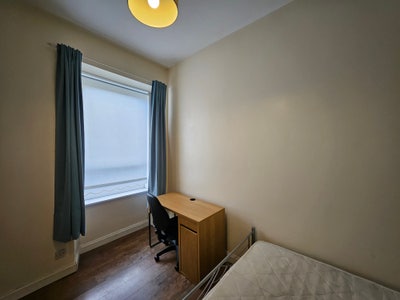 Room Available - Excellent Location - West End Main Photo