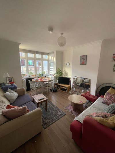 2 Double Rooms Available In Cosy Girls Home <3 Main Photo