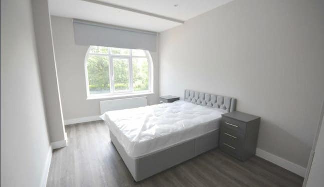 Fantastic modern one bed flat - NW4 Main Photo