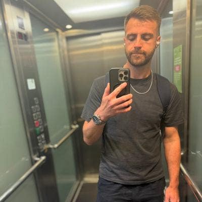 Friendly professional seeking a relaxed Lndn home Main Photo