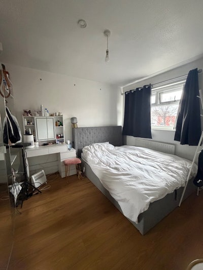 Charming 2 bedroom semi detached house with garden Main Photo