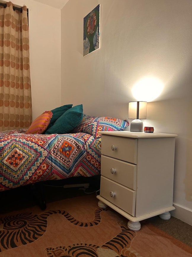 Small double room available in central hove Main Photo