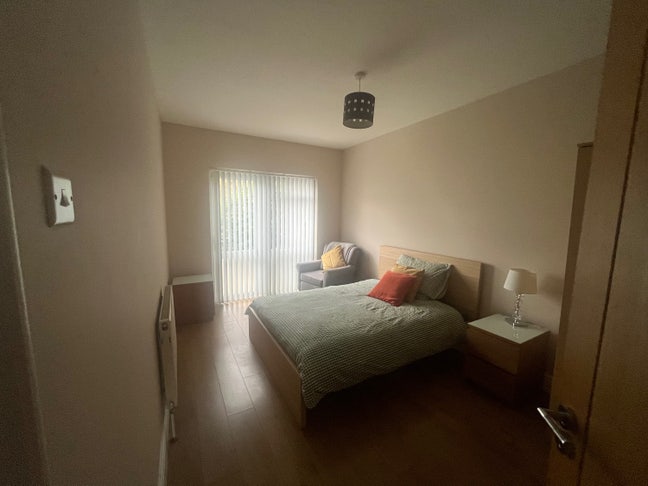 Large Furnished Double Room Main Photo