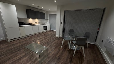  A double bed available in City centre   Main Photo