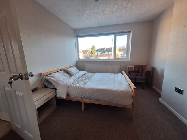 Cozy Double room in a Beautiful SemiDetached House Main Photo