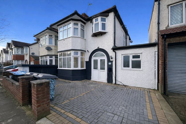 3 Bed Garden Flat | All Bills Included!!! Main Photo