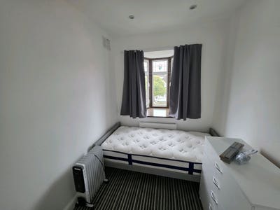 Single Room IG6 Main Photo