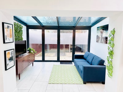 10 minute walk to hospital  Main Photo