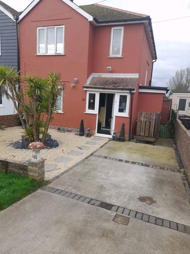 A room to rent in a house  Main Photo