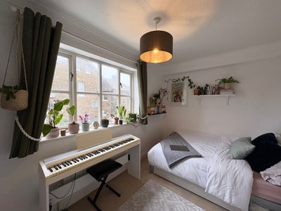 Bright Double Room in Richmond (near station!) Main Photo