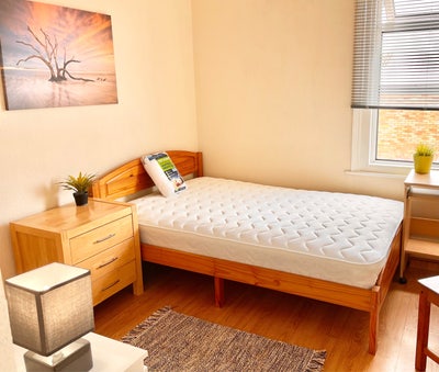 Lovely double room &pound;550/m Town Centre SN1   4 Mar Main Photo