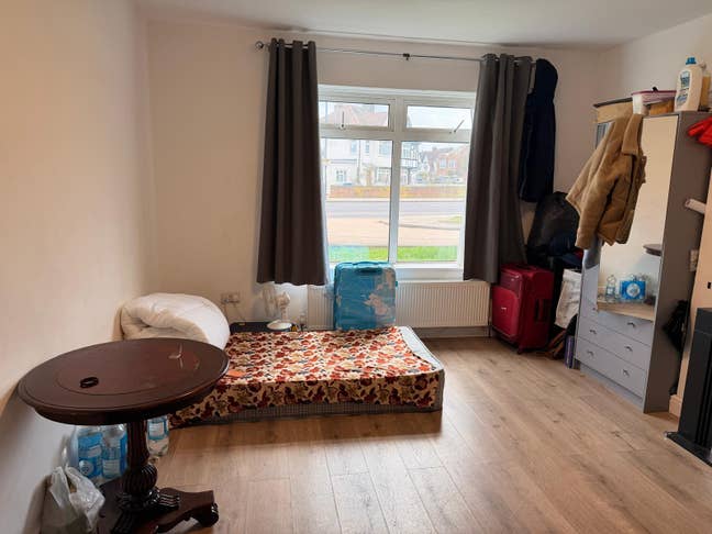 One Large room availabe Main Photo