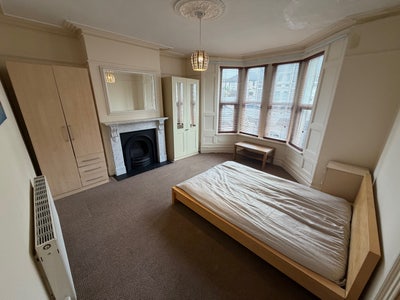 Very Big Double Bedroom, Bills Included!  Main Photo