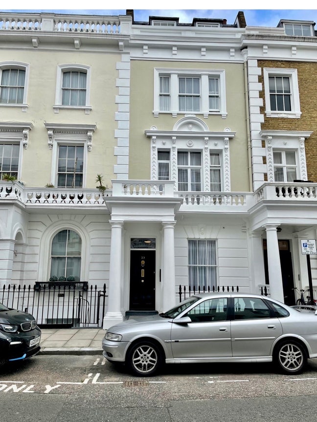 Pimlico bedsit with shower and cooking facilities  Main Photo