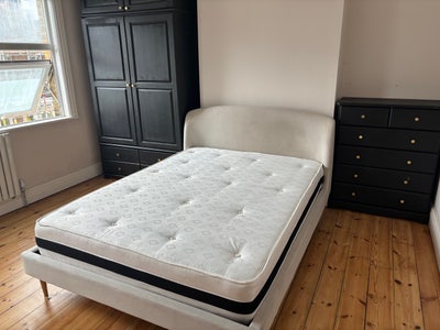 Extra Large Bedroom in Modern Home *Move in Now* Main Photo