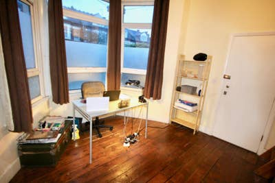 Bright clean studio flat in quiet street Finchley Main Photo