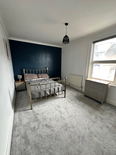 Large Double Room in Laira Main Photo